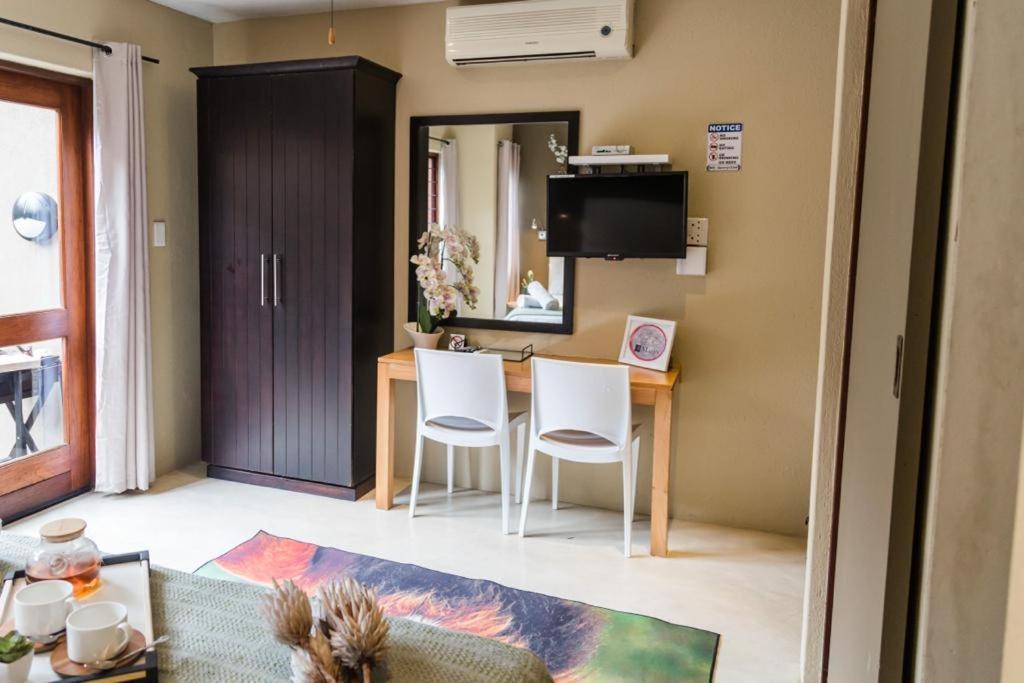 Mariu Upmarket Accommodation 넬스프리트 외부 사진